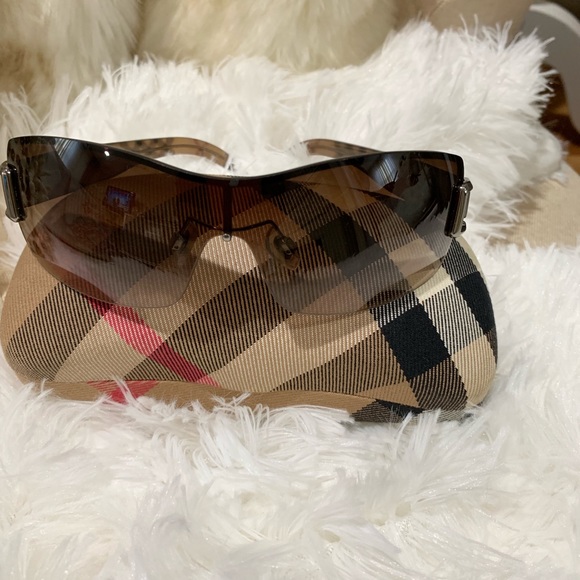 Burberry Accessories - 100% Burberry B 3043 1003/13 125 3N. One owner